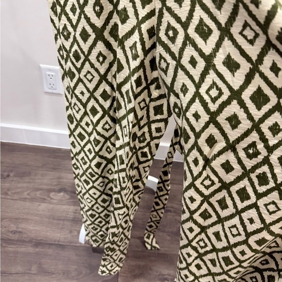 MNG - Mango Geometric Patterned Jumpsuit in Green and Cream Size Small - Picture 4 of 7